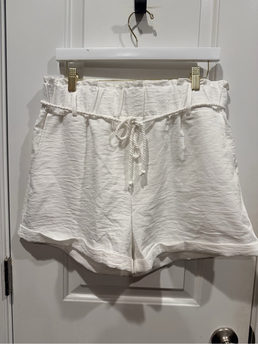 Cisono White High-Waist Drawstring Shorts